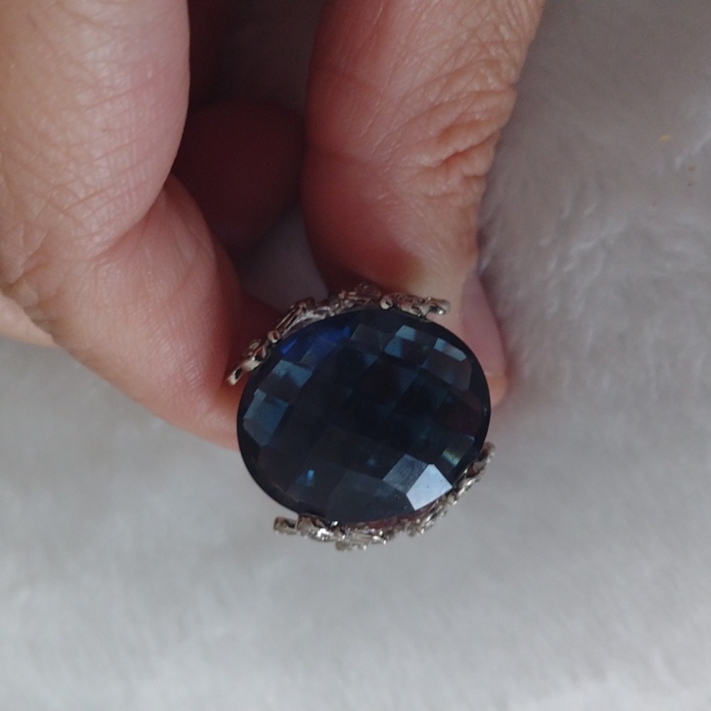Ring - Picture 2 of 7